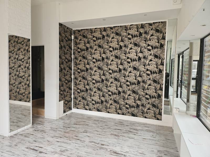 adrian parker loue un local commercial quartier saint vincent