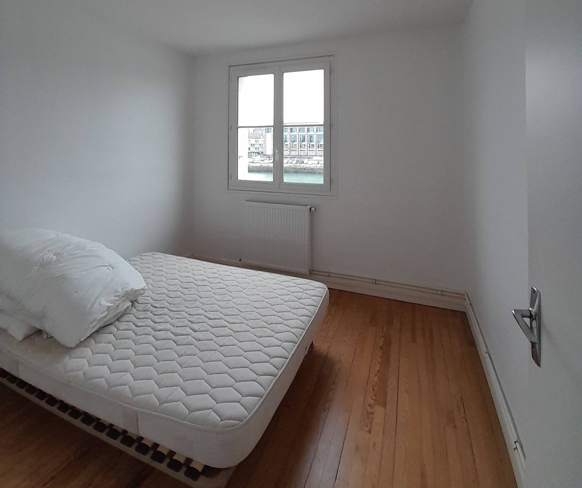 à la location appartement F2 avec balcon