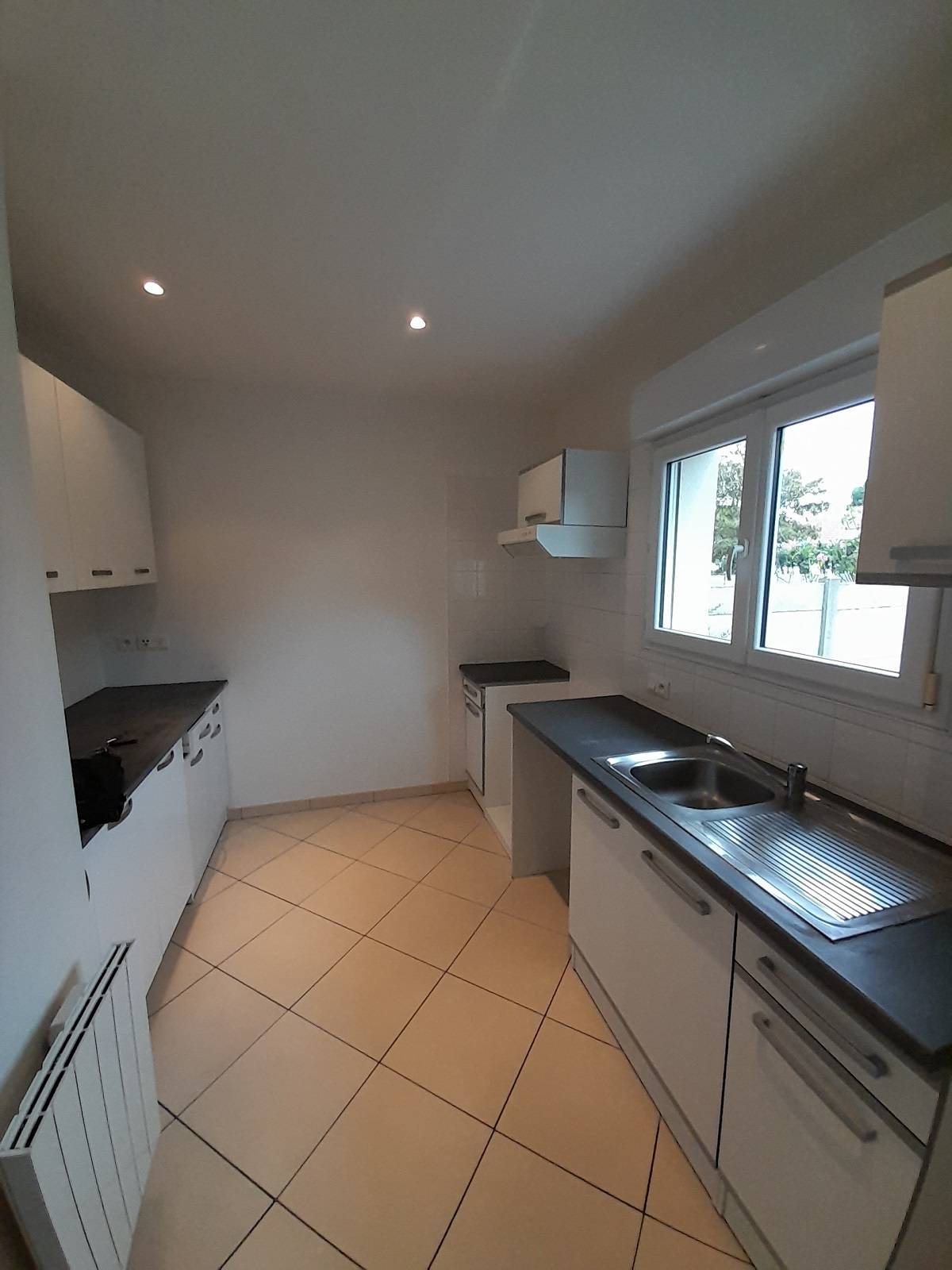 Adrian Parker loue une maison F5 au Havre