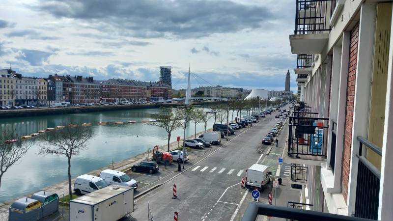 à vendre appartement 3 pièces avec balcon sud et ascenseur et vue mer vue dégagée