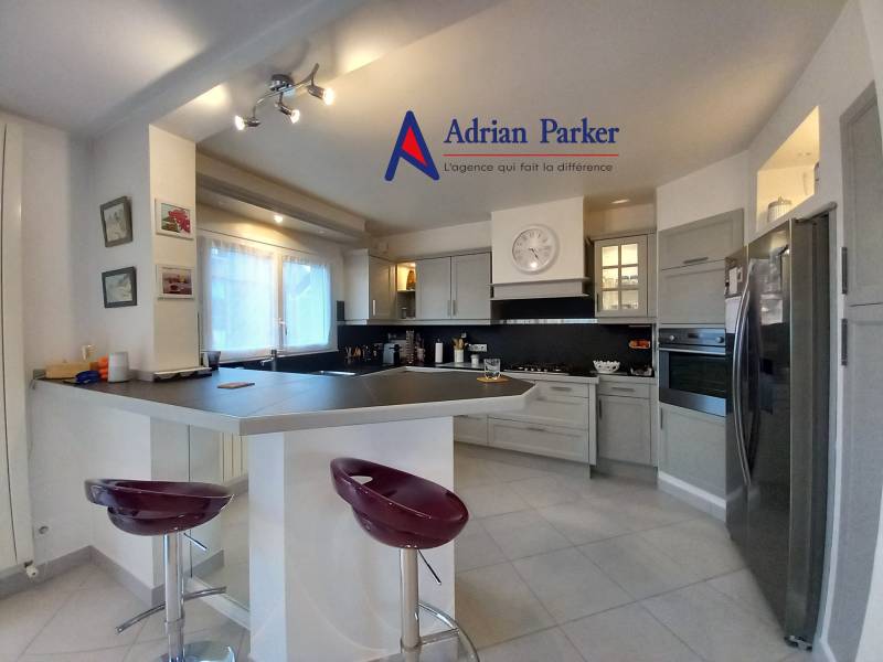 Maison à vendre avec cuisine ouverte normandie 76 avec garage et jardin