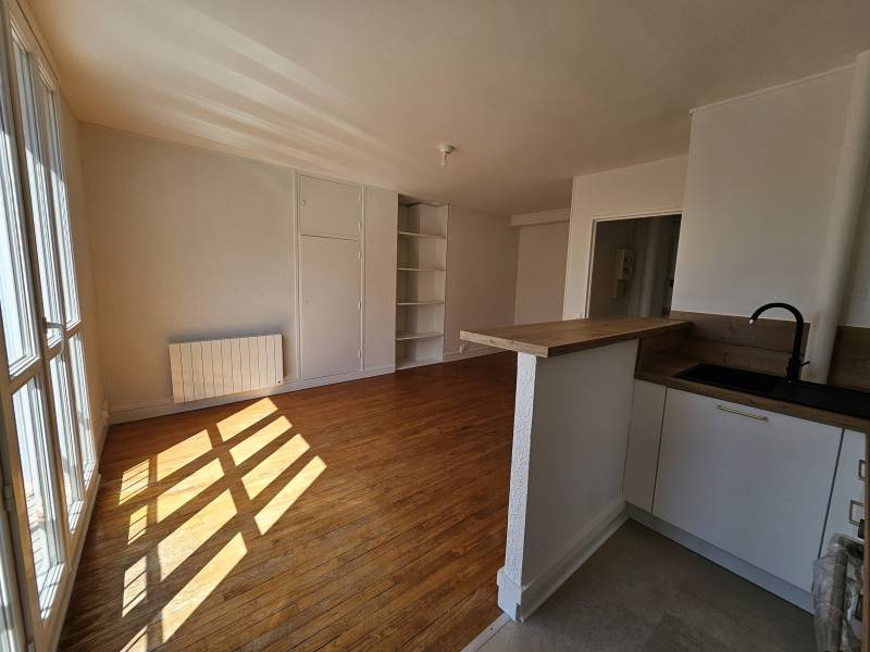 Adrian parker loue un appartement au havre