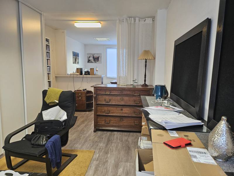 adrian parker vend un local commercial au Havre