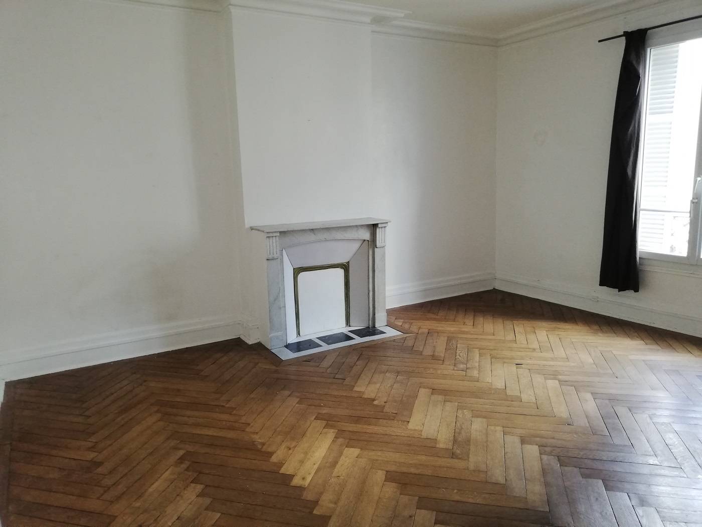 Louer F4 COTY avec Adrian Parker