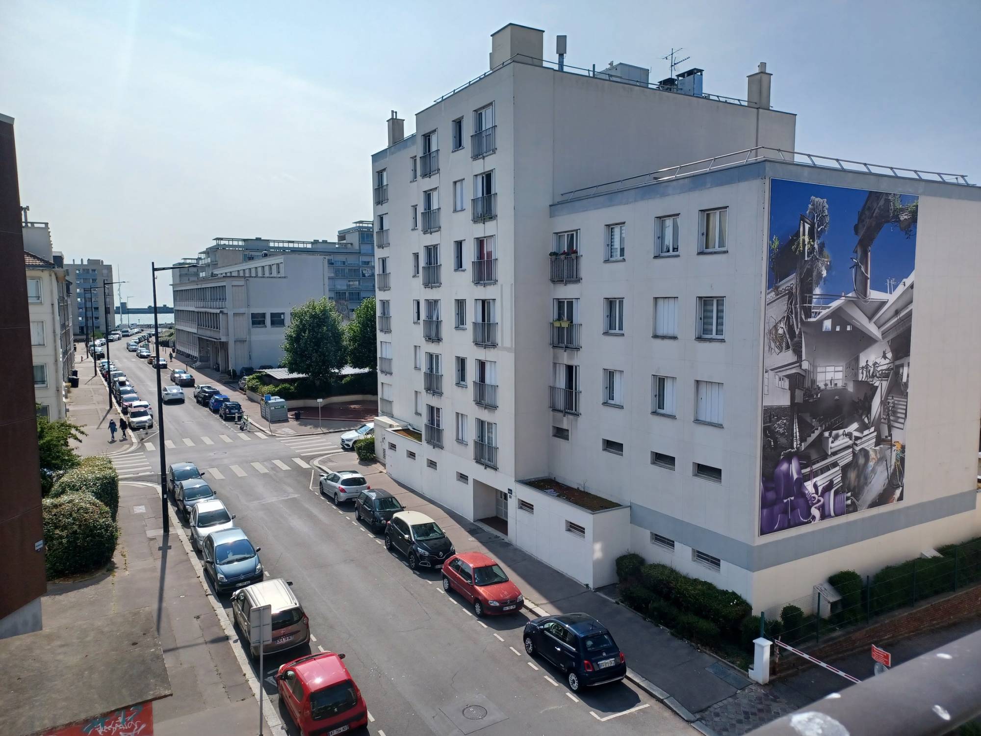 Adrian Parker loue un meublé au HAVRE