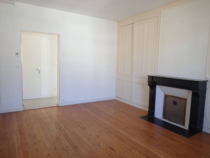 a vendre appartement pour investisseur étudiant en bon état