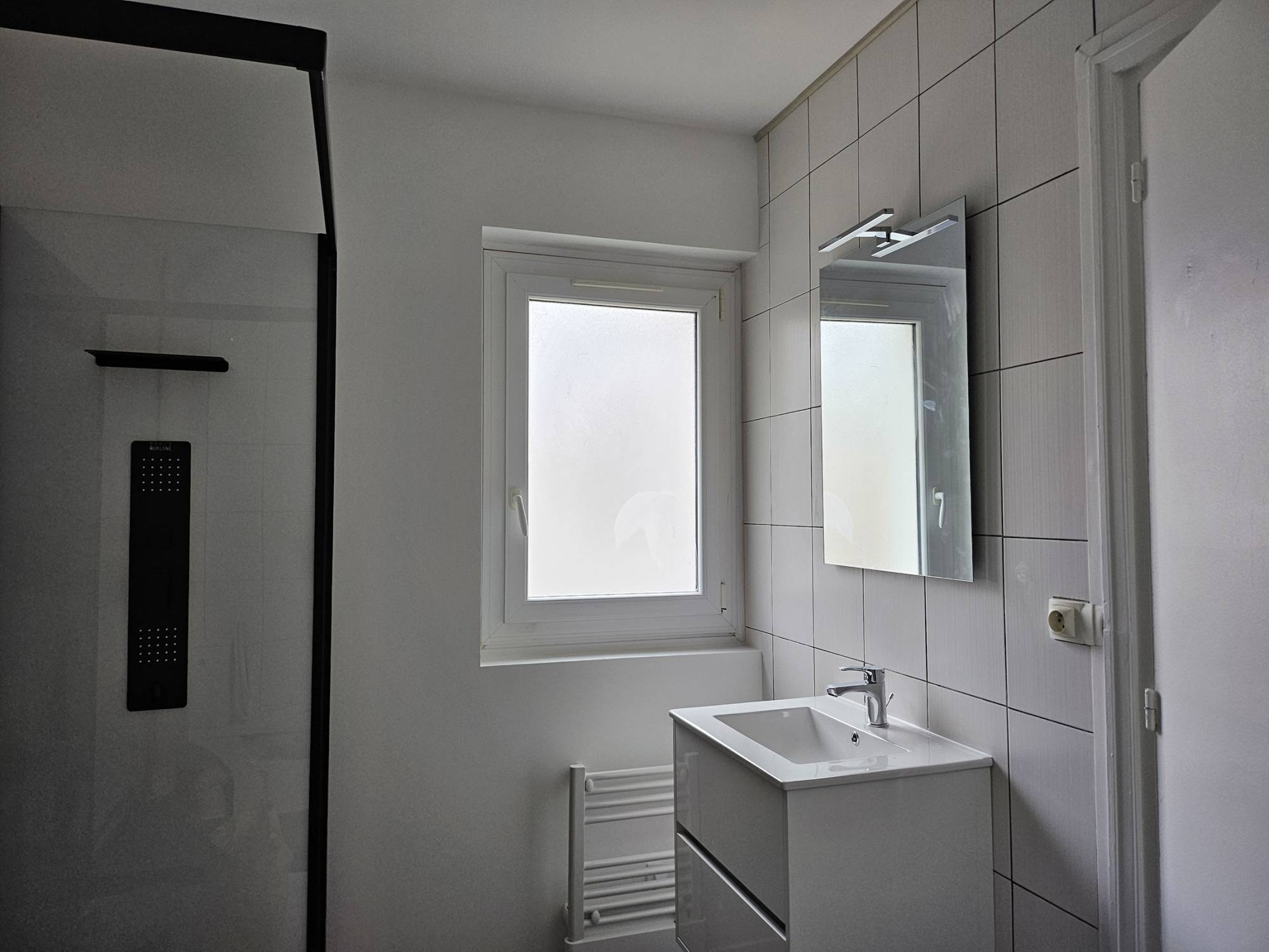 Appartement f2 à louer au HVARE