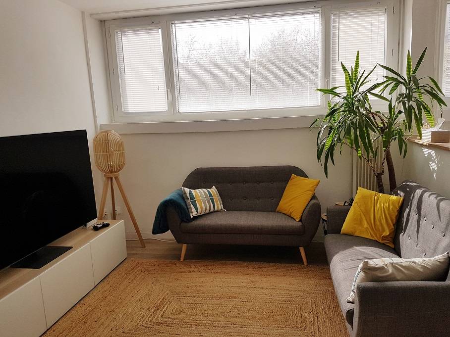 Trouver F3 place du Chilou en location avec Agence Adrian Parker