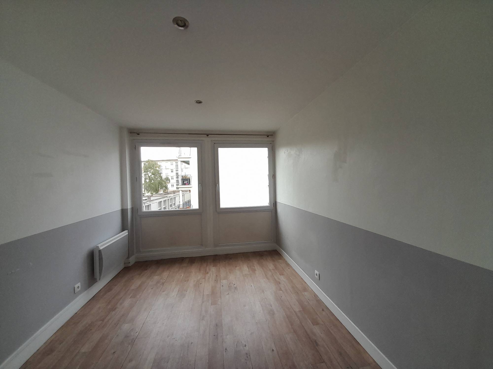 Trouver F3 à la location proche Coty avec Agence Adrian Parker