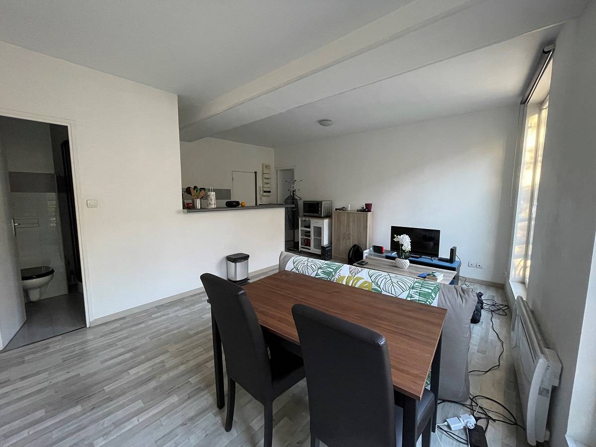 Séjour avec cuisine ouverte