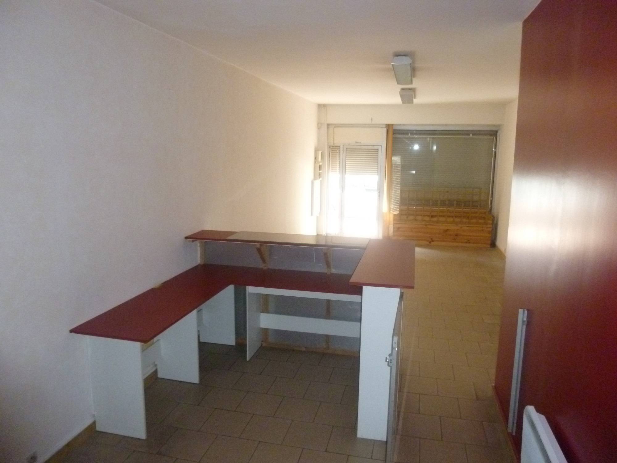 louer un local au havre avec Adrian Parker