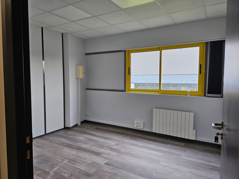 Loue Atelier avec Bureaux à HARFLEUR (76)