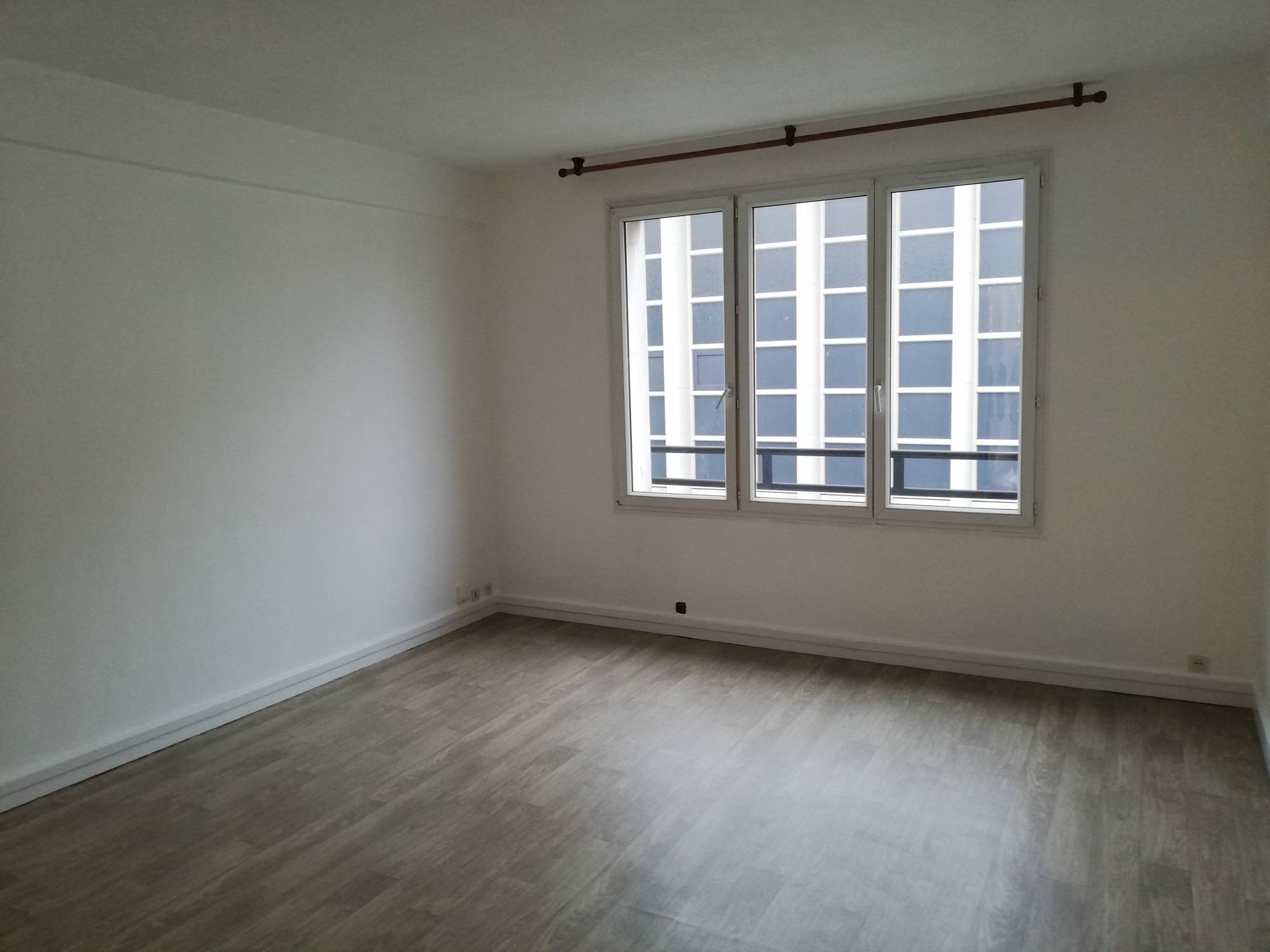 Trouver appartement F1 en location avec Agence Adrian Parker