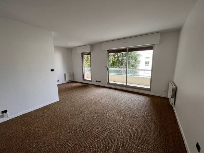 Adrian Parker loue un F3