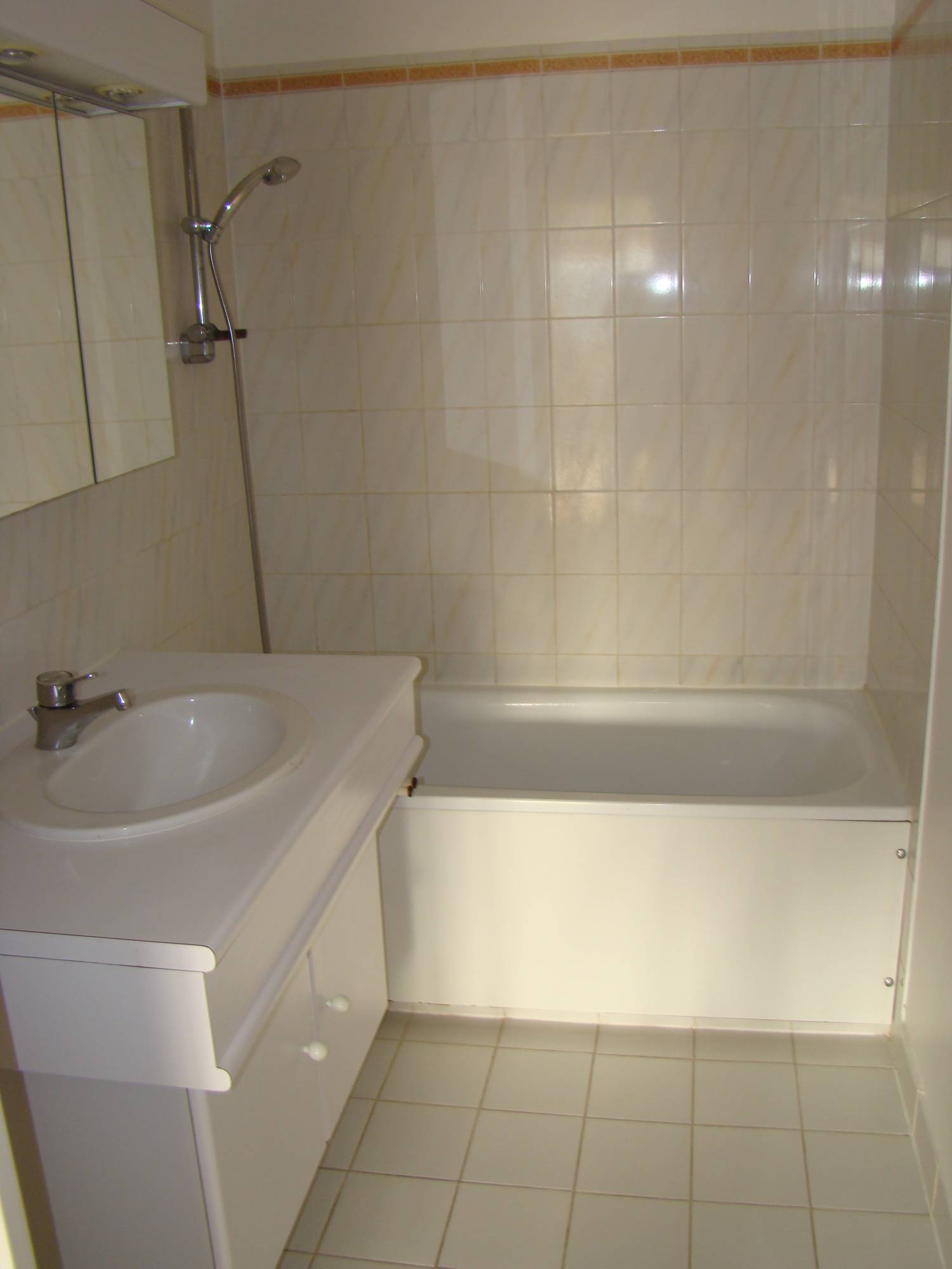 A louer bel F3 sur Sainte-Adresse avec Adrian Parker