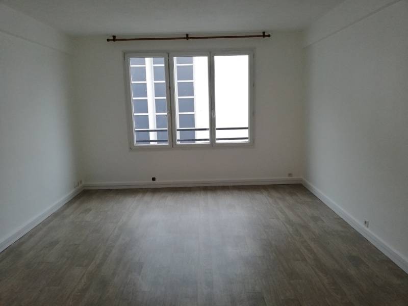 Appartement F1 chez Adrian Parker