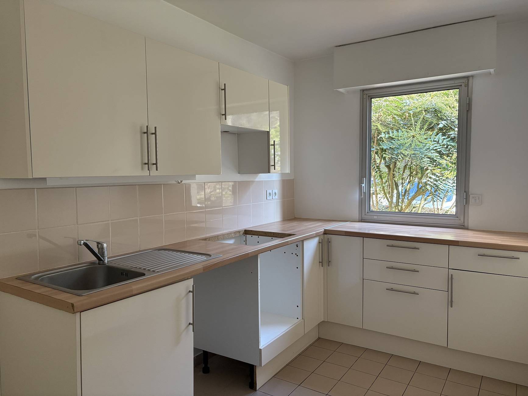 Adrian Parker loue un appartement a saint adresse