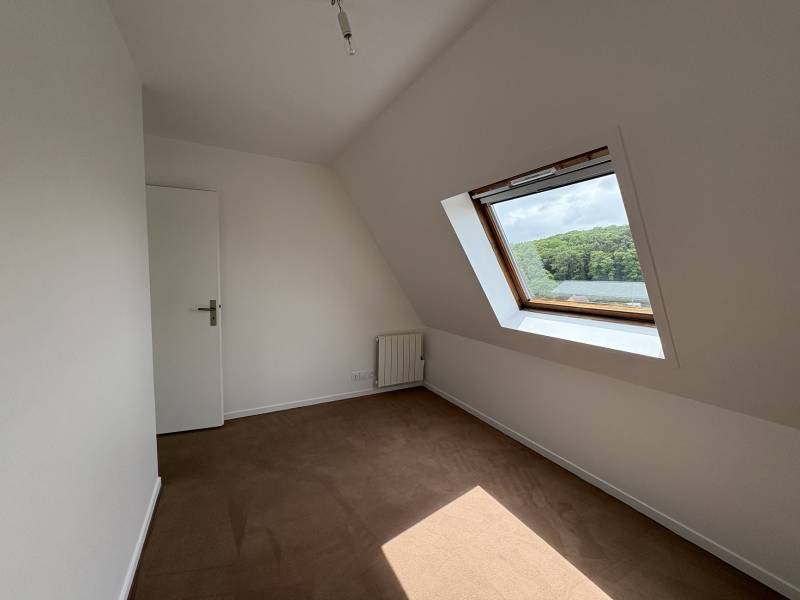 Duplex avec balcon a louer 