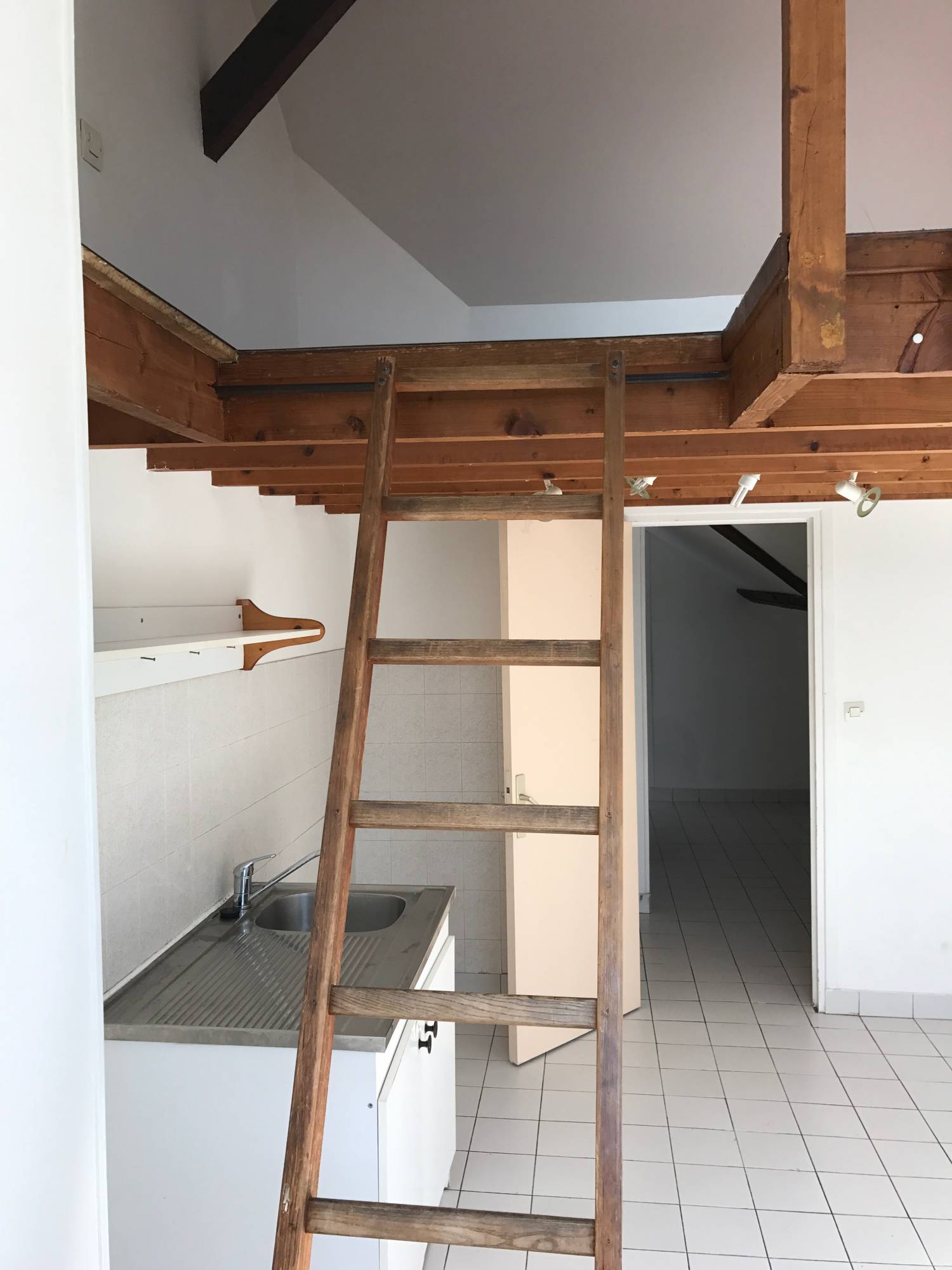 Trouver bel F2 bis à louer avec l'agence Adrian Parker