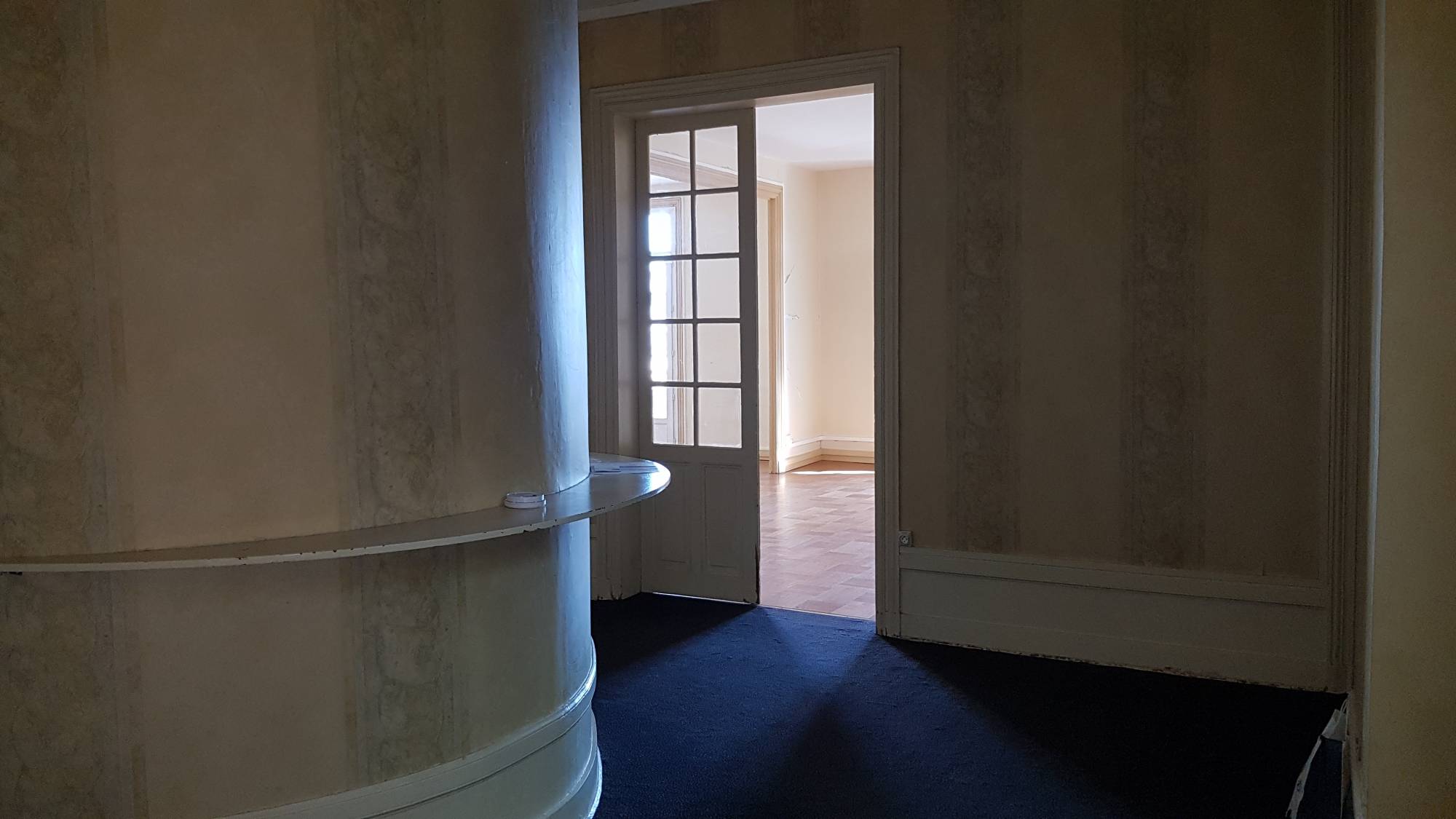 APPARTEMENT A LOUER AVEC ADRIAN PARKER