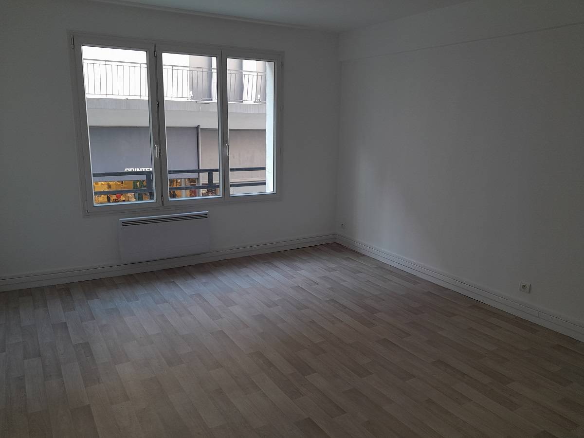 Trouver F1 à louer au Havre avec l'agence Adrian Parker