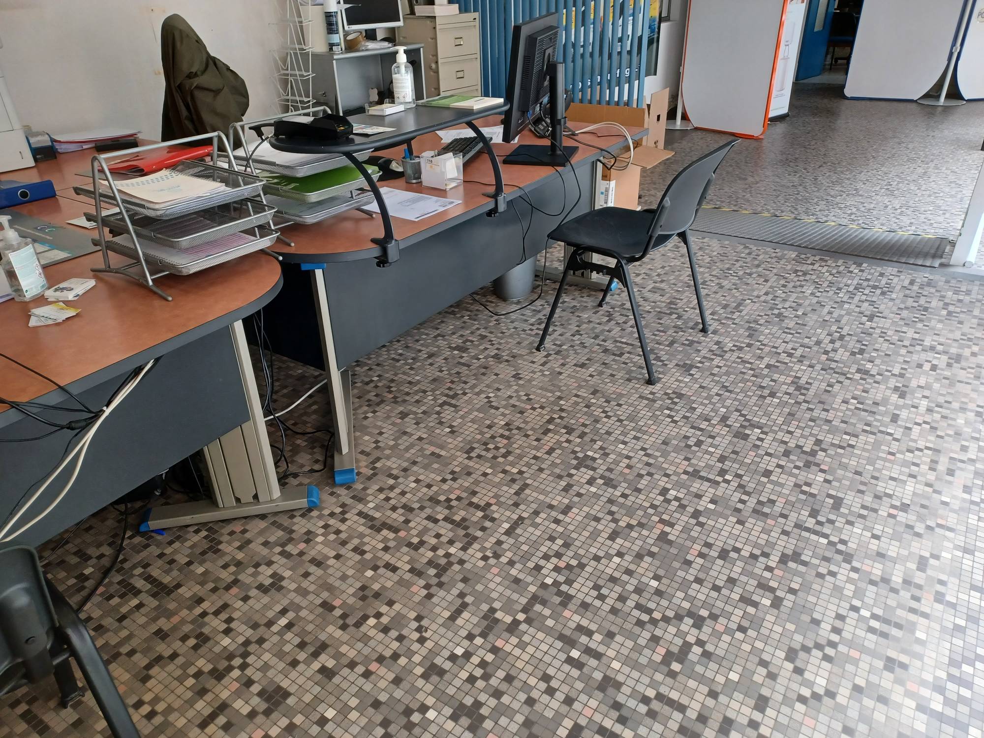 adrian parker loue un local d'activité au Havre