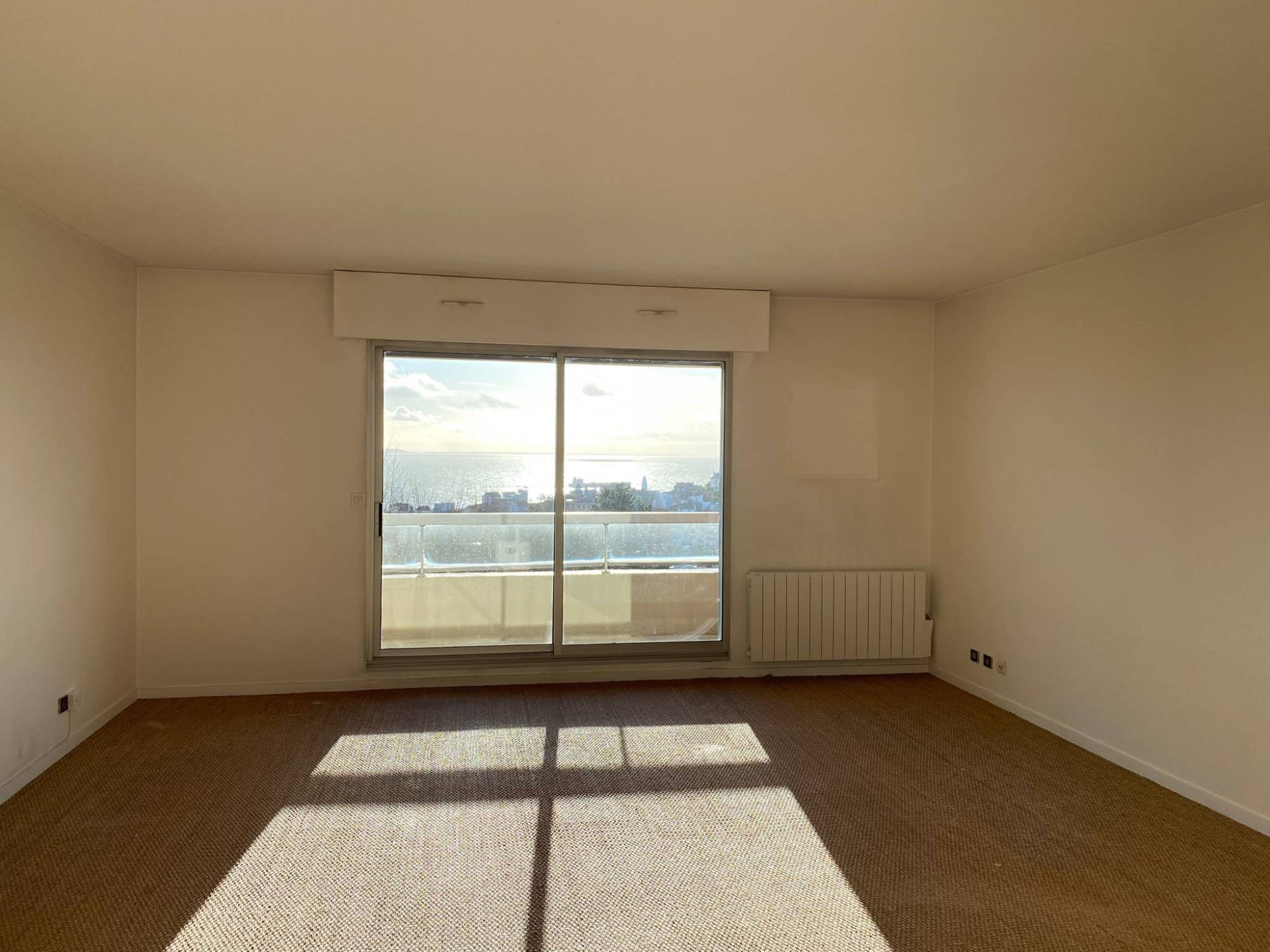 Adrian Parker loue F4 à Saint adresse