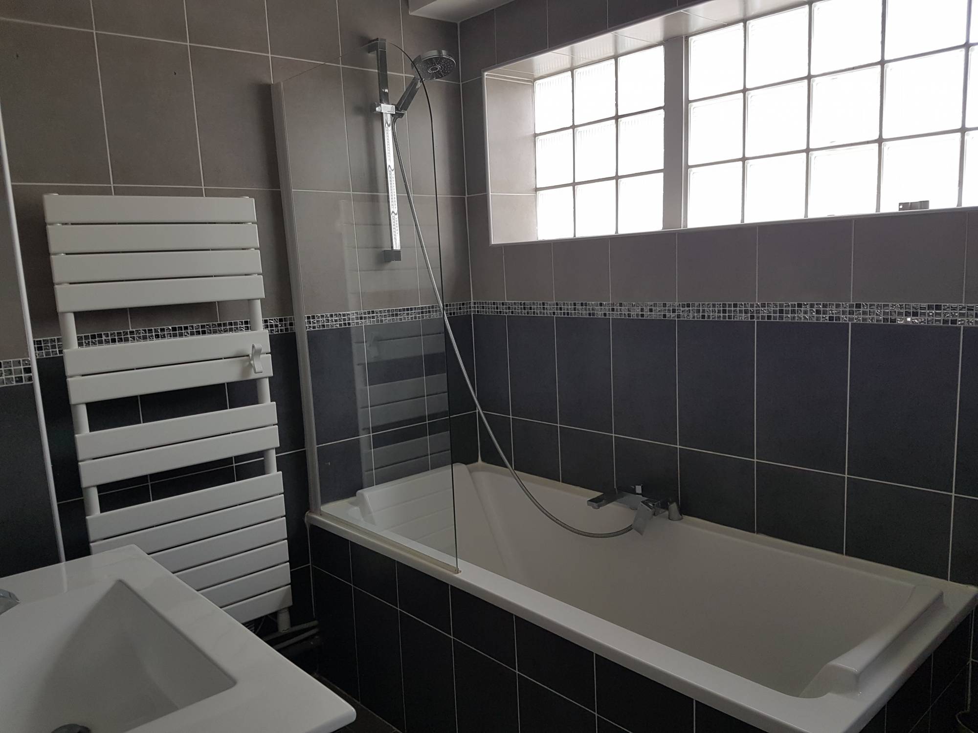 adrian parker loue bel f4 secteur de la plage