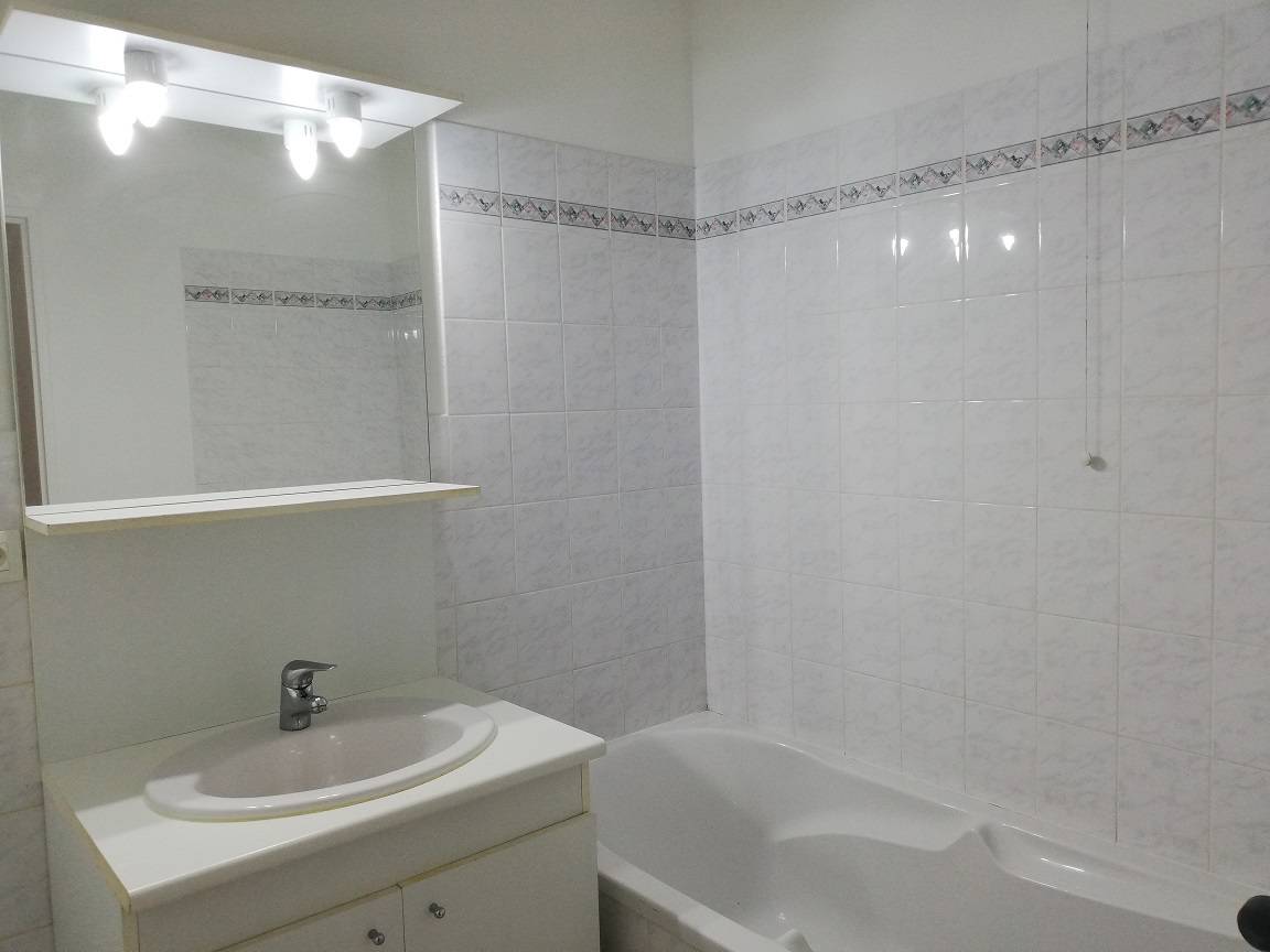 Trouver une location d'un F2 avec l'agence Adrian Parker