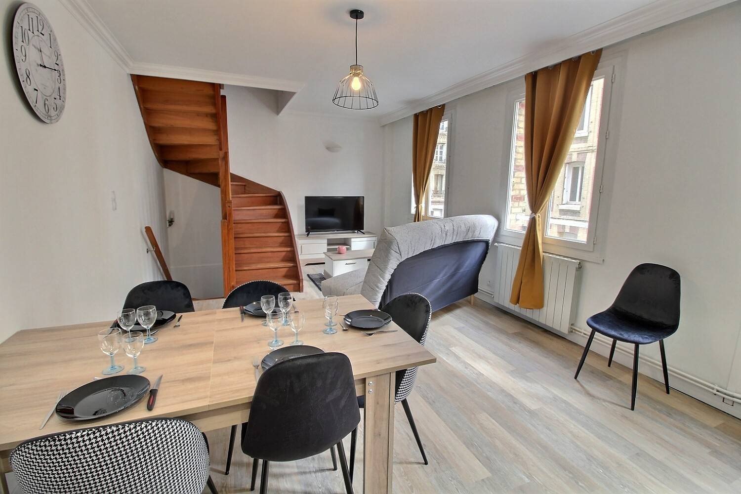 Trouver F3 meublé en triplex à la location chez Adrian Parker