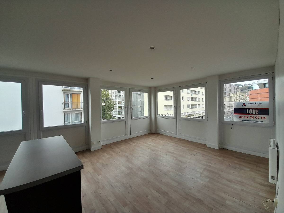 Trouver F3 à la location proche Coty avec Agence Adrian Parker