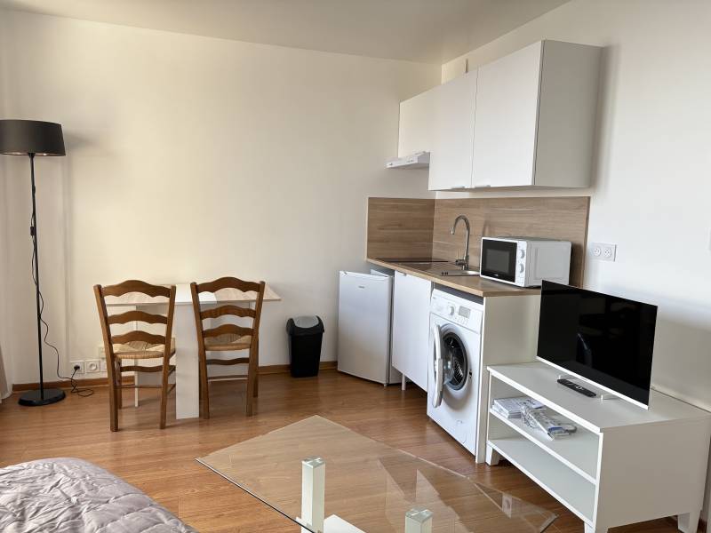 Location studio Adrian Parker à la Résidence de France, Le Havre.