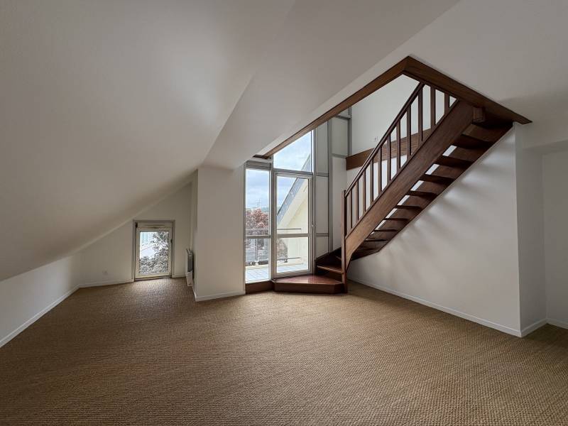 F3 à louer part Adrian Parker