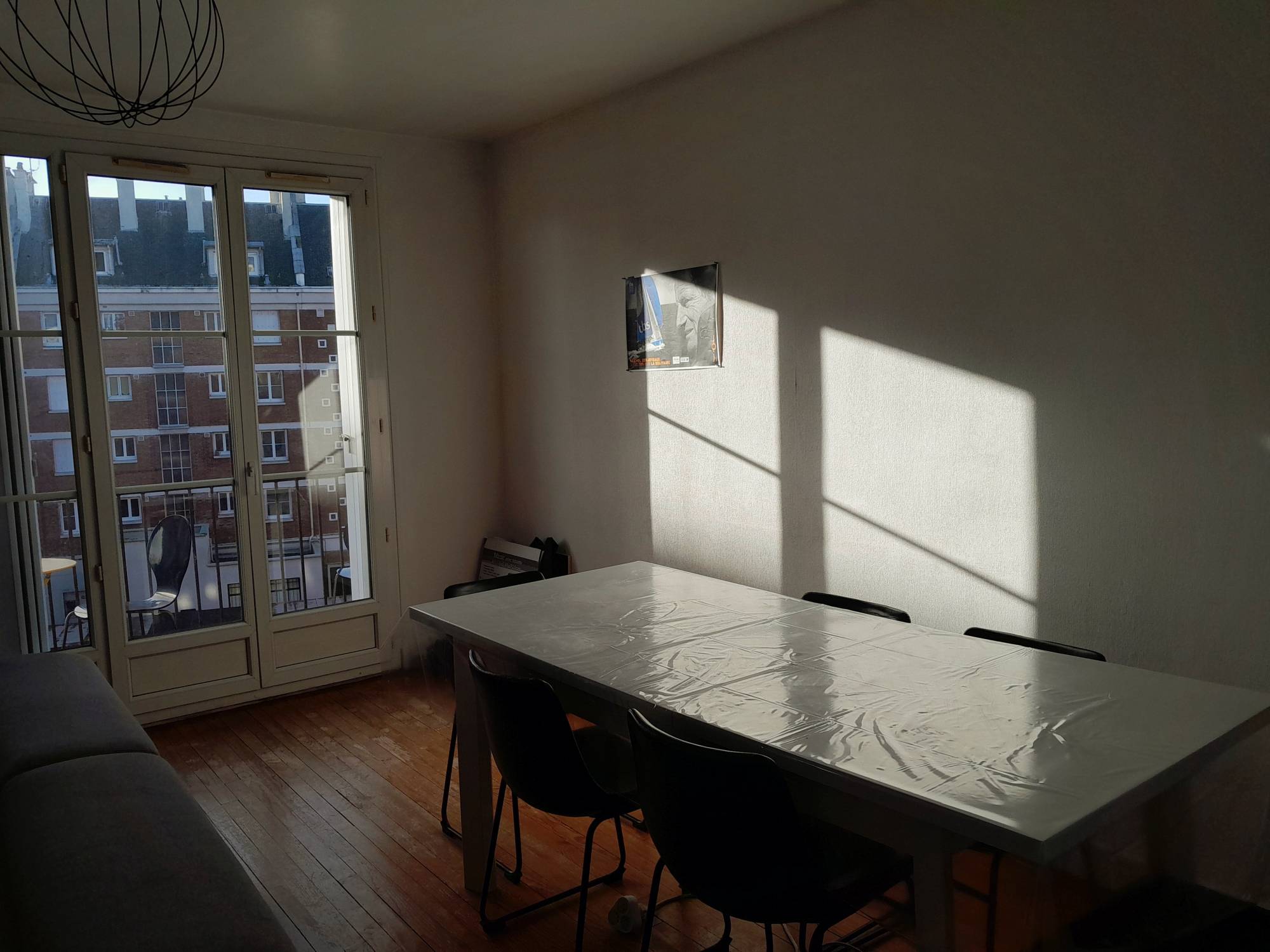 Adrian Parker loue appartement F2 quartier Saint-François à LE HAVRE