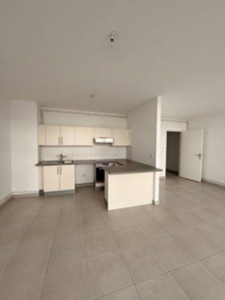 Louer un appartement avec Adrian Parker