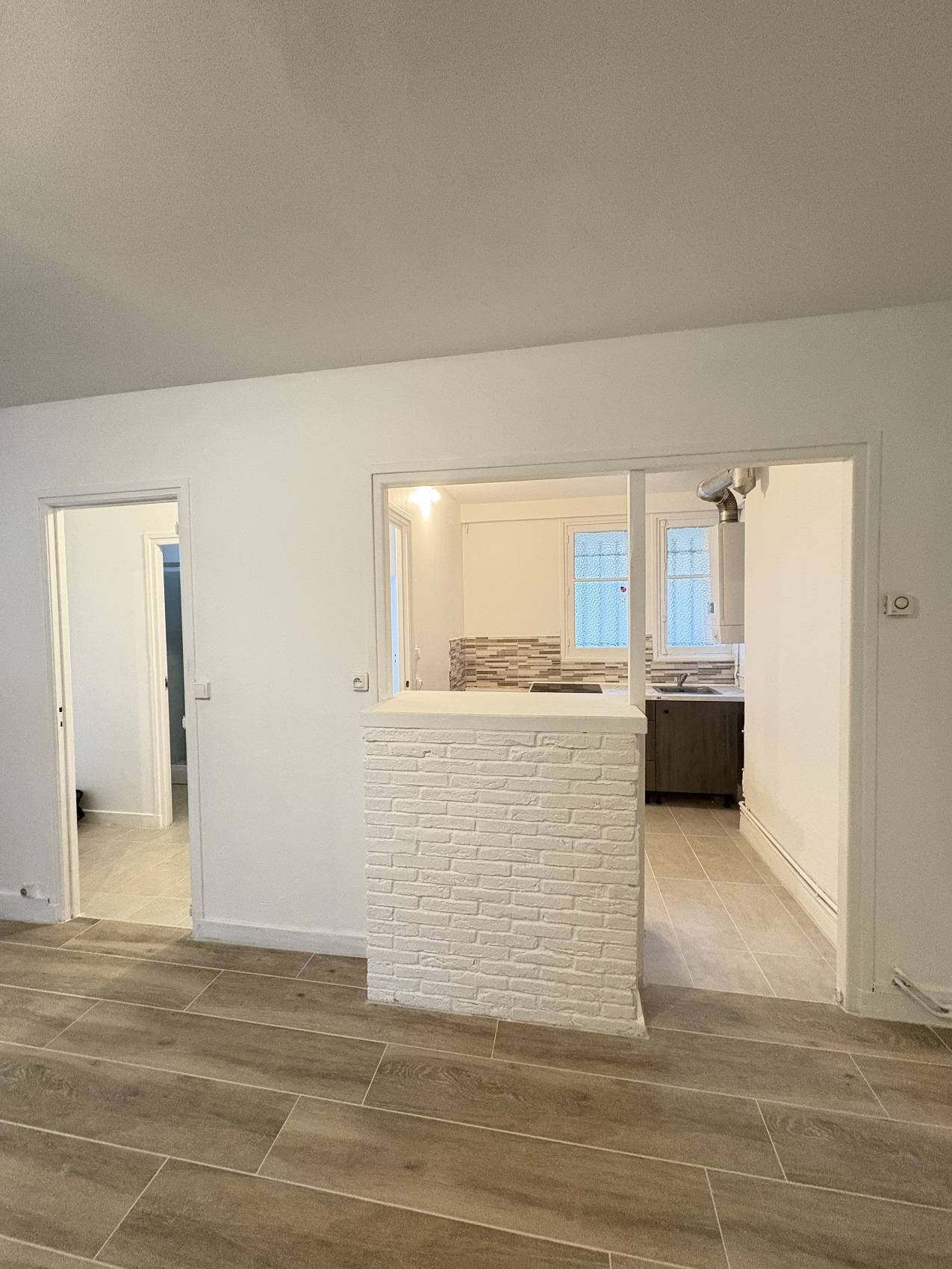 Adrian Parker loue un appartement secteur coty