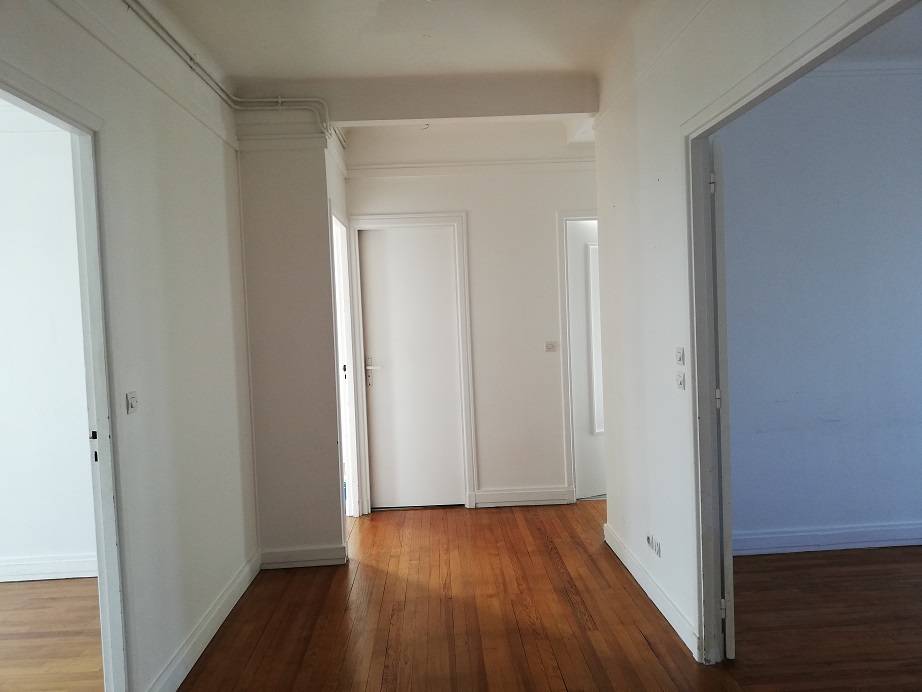 A louer un appartement F4 avec balcon situé place de l'Hôtel de Ville au Havre 76