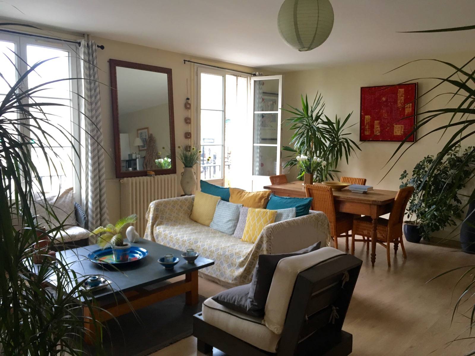 Adrian Parker loue un appartement F4