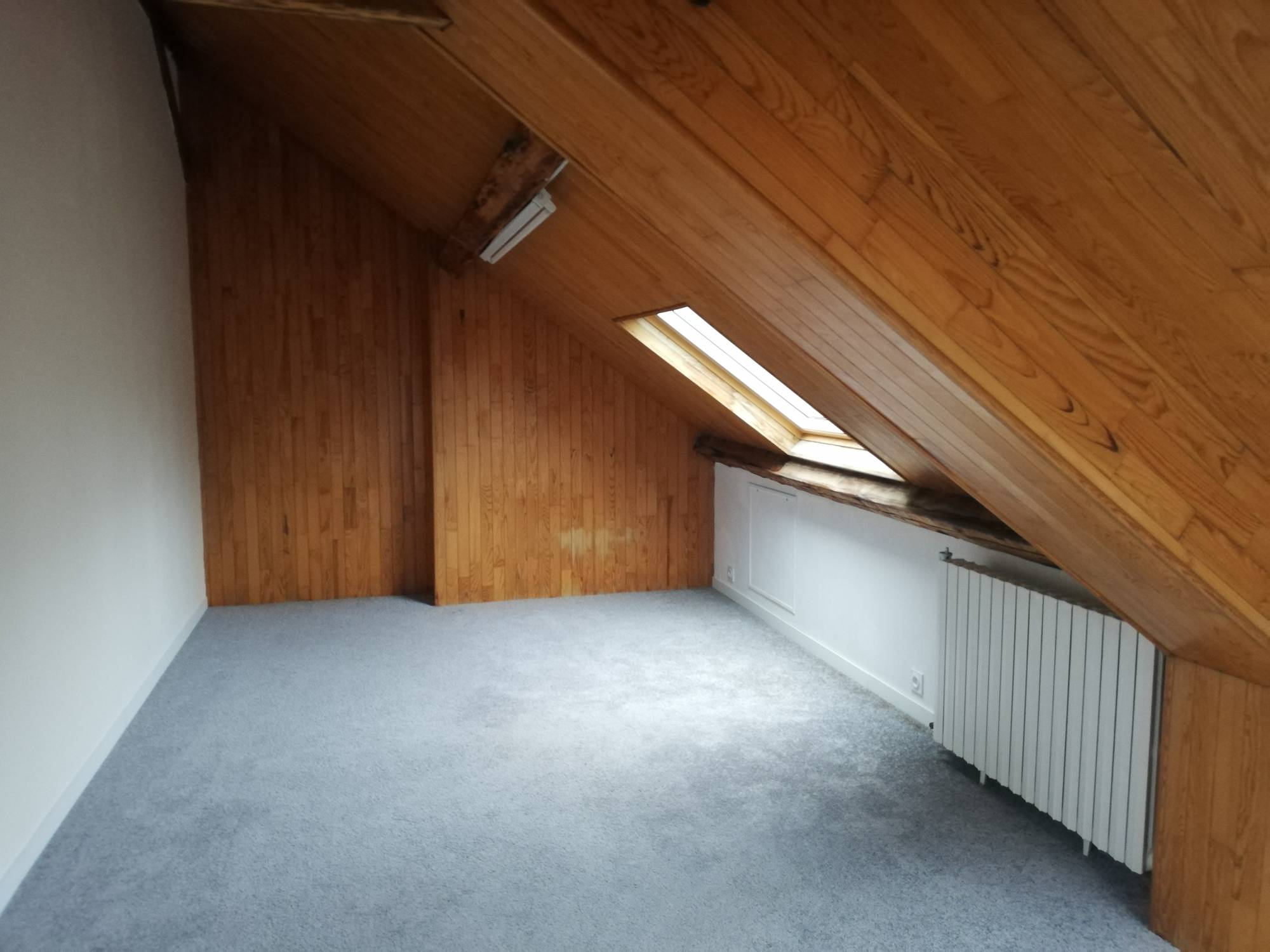 Loue F4 type duplex avec Agence Adrian Parker