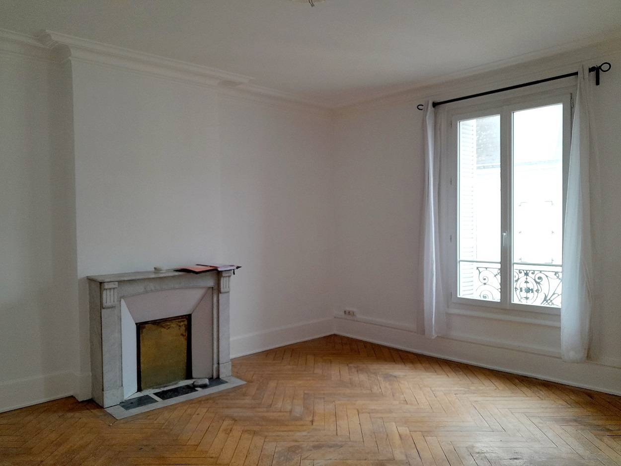 Adrian Parker loue F4 proche Coty