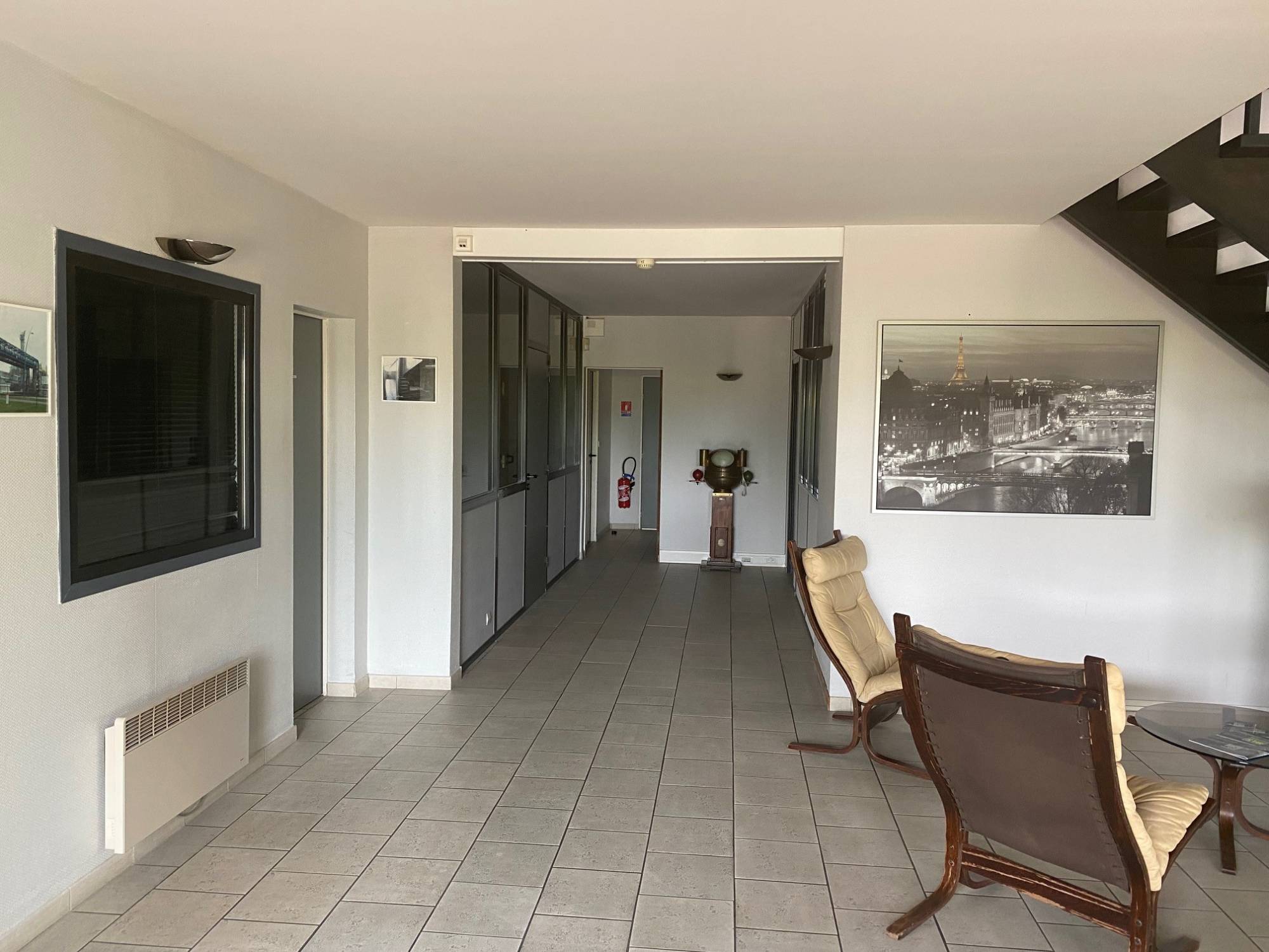 adrian Parker loue des bureaux à épouville