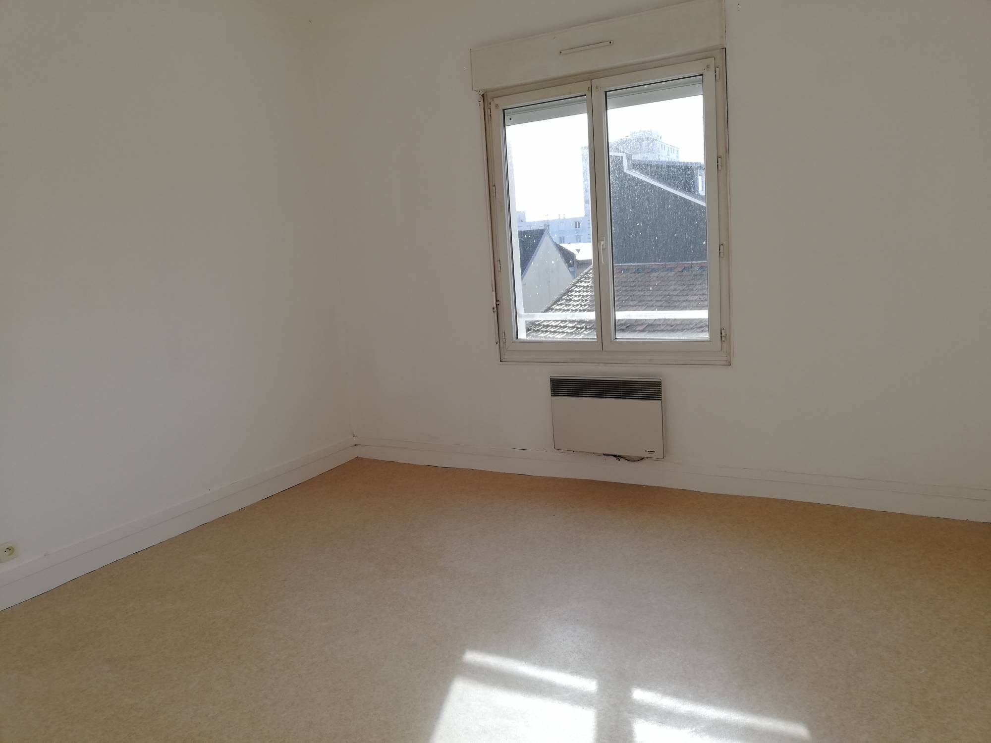 Adrian Parker propose appartement F3 proche Graville