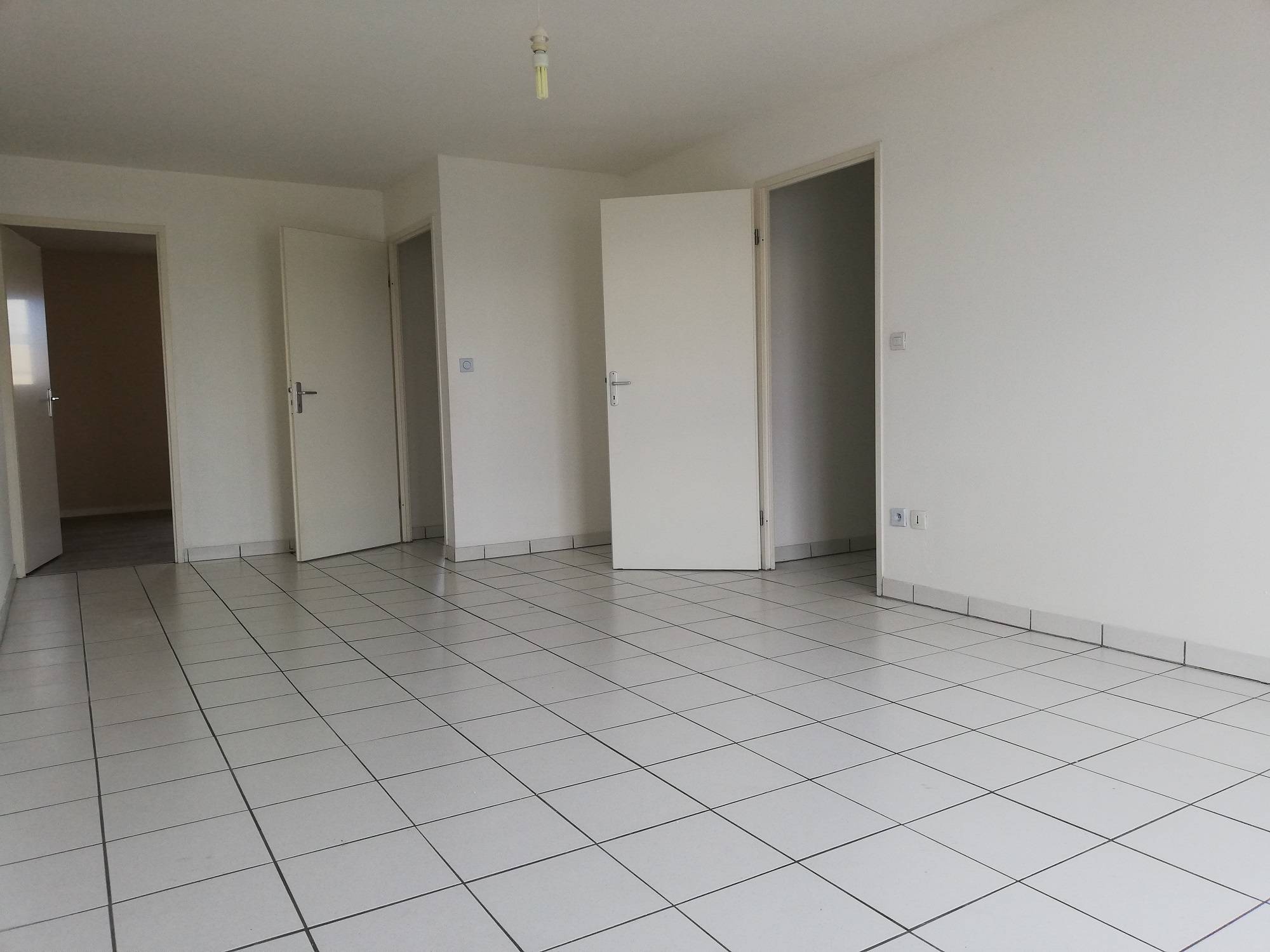 à louer f3 avec balcon