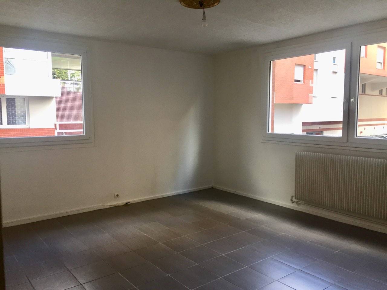 à louer f2 centre ville