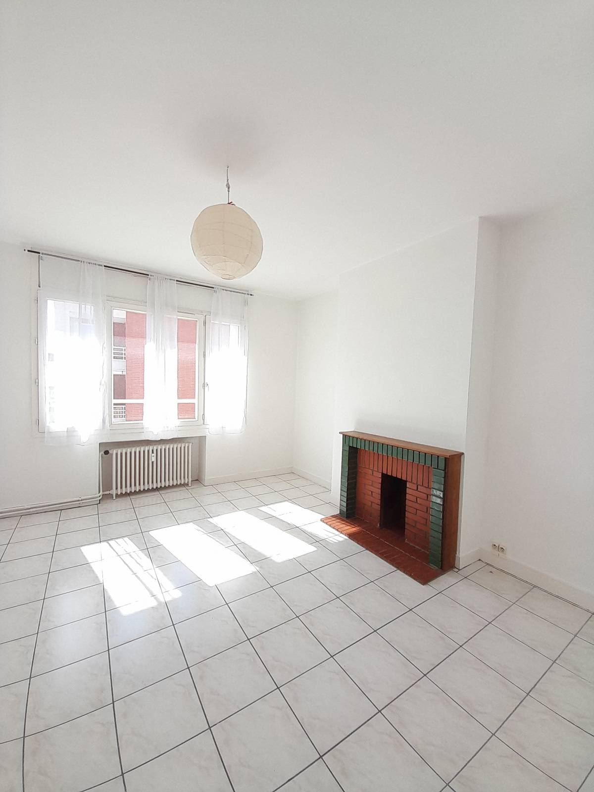 Location appartement F1 secteur Coty