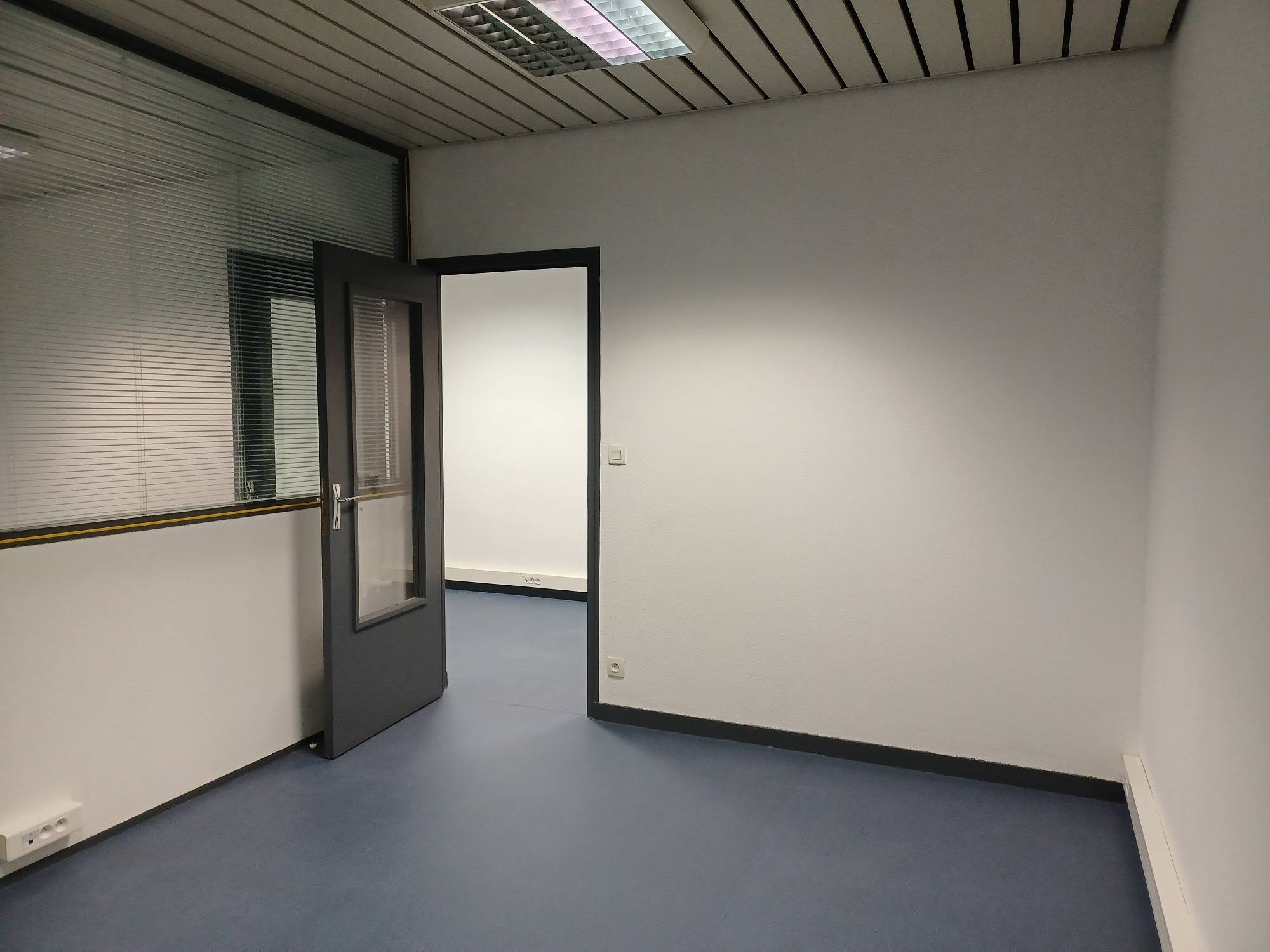 ADRIAN PARKER loue un local commercial au HAVRE