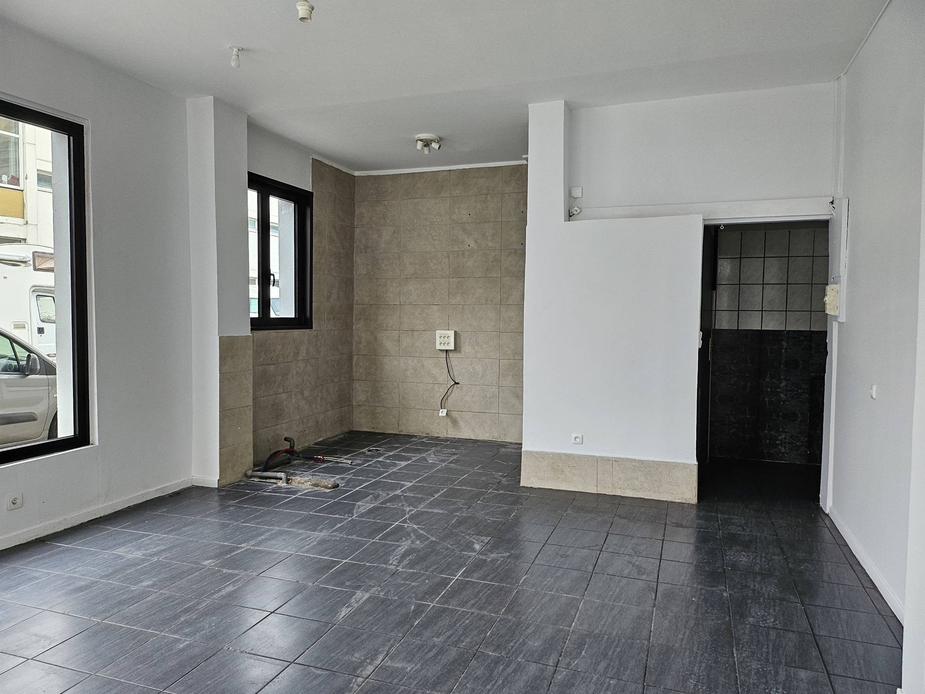 Adrian parker loue un local commercial au havre