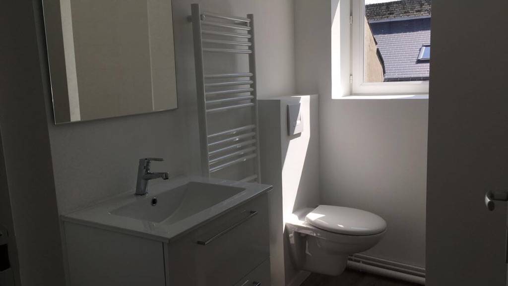 Appartement F2 refait à neuf à la location situé secteur Coty