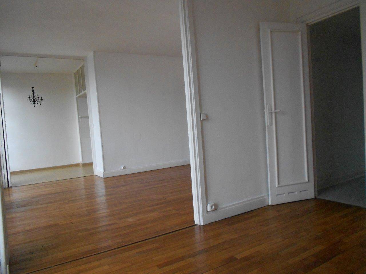 bel appartement à louer place de l'hôtel de ville