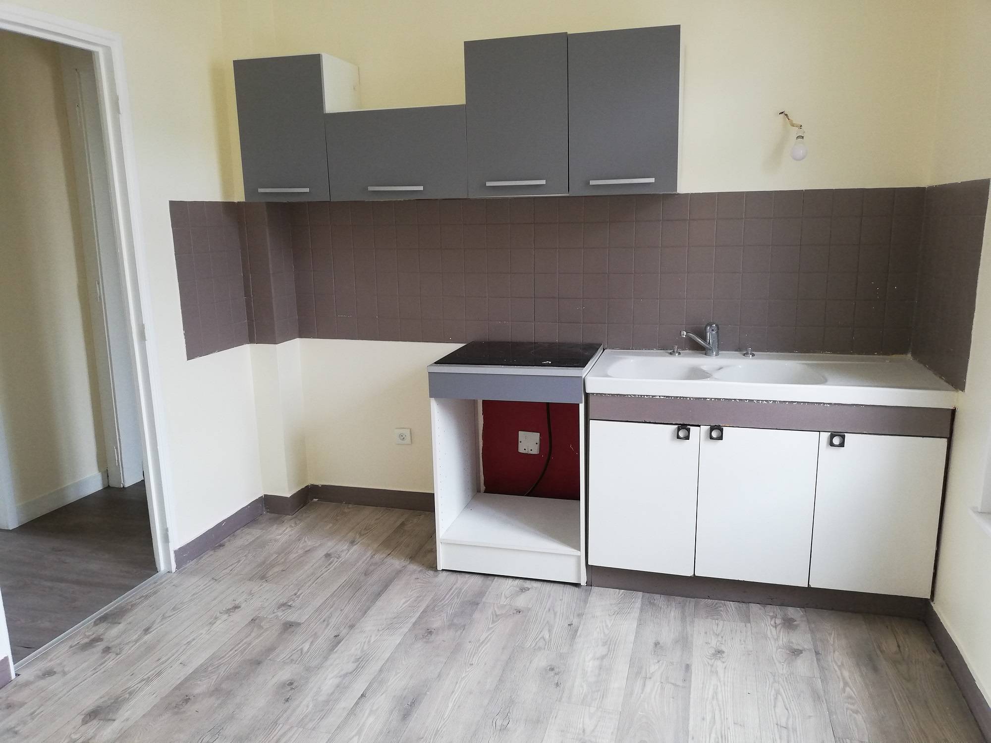appartement f3 avec cuisine aménagée